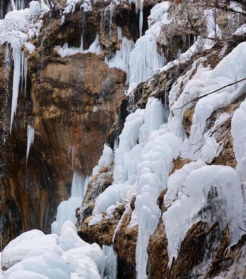 冰雪奇缘出装攻略（探索冰雪世界，打造独特风格的装扮和战斗策略）