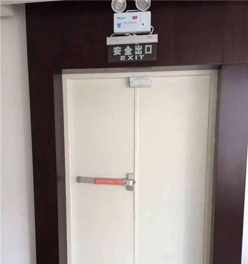 《迷雾逃生门锁密码是多少》（以WIFI解谜攻略为主题的游戏攻略）