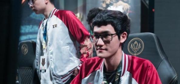 大乱斗皇族出装攻略（选择、搭配、优化，玩转大乱斗皇族，成为真正的战场王者！）