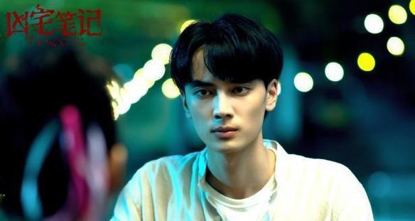 以惊悚凶宅游戏攻略男主的胆大心细（探险家男主在恐怖凶宅中寻找线索）