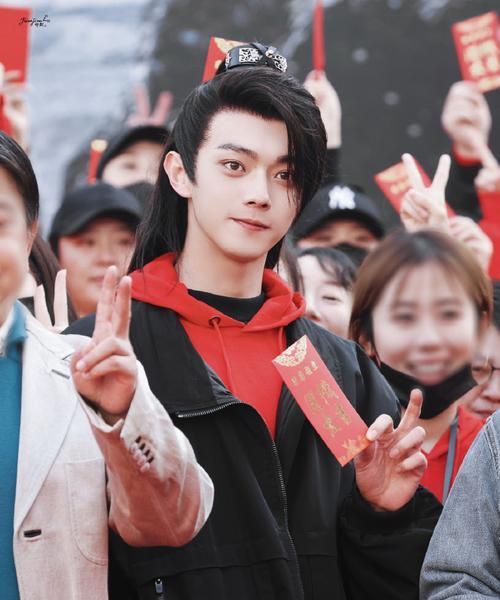 逆境突围深渊出装攻略（如何选择合适的装备在逆境中取得胜利）