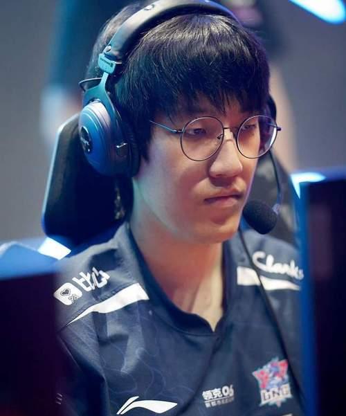 天秀盲僧出装攻略（掌握天秀盲僧出装，称霸召唤师峡谷的关键！）