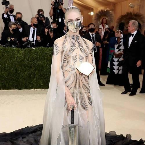 妖艳女郎化妆游戏攻略（掌握技巧，成就炫丽妆容，尽显女性魅力）