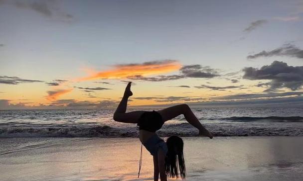 小时代浪花少女攻略（解密时尚、友情与爱情的迷人故事）