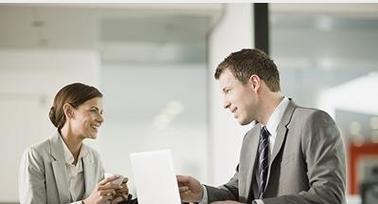 打造职场女神攻略（职场女性如何通过奋斗成为无人能及的职场女神）