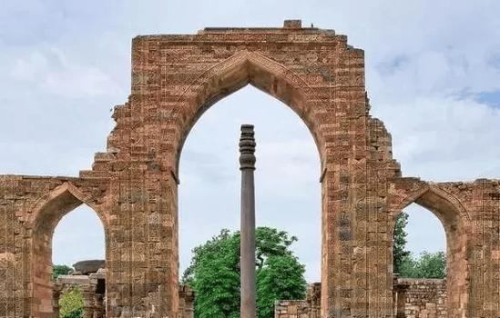 探秘锈根湖源攻略（探索锈根湖源的自然风光、历史文化和旅游景点）