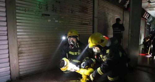 以控火时装强化攻略（掌握关键技巧，让你的时装更具威力）