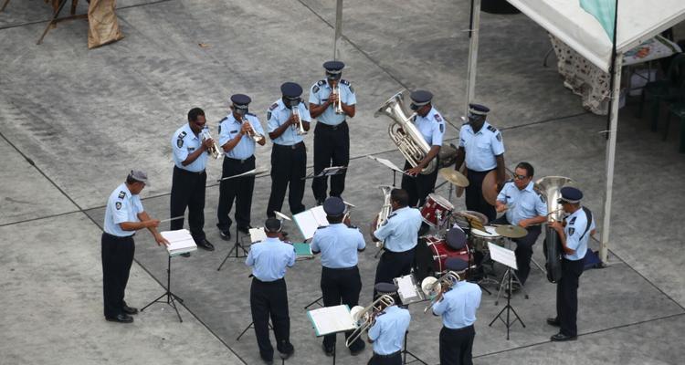 所罗门岛逃生攻略（彻底了解所罗门岛的地理环境和必备技能，让你在关键时刻化险为夷）