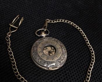 以浴血黑帮出装攻略男（揭秘黑帮风格搭配，打造独特的男性着装风格）