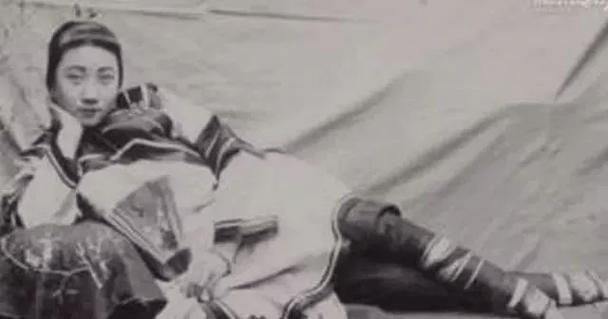 《以青楼女子复仇记攻略》（青楼女子的复仇之路与策略）