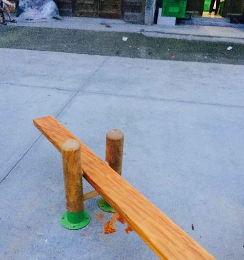 双人跷跷板过关技巧指南（玩转双人跷跷板，轻松过关！）