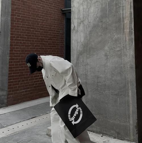 原神一袋花种作用一览（解锁游戏世界的植物魔法——原神一袋花种的神奇作用）